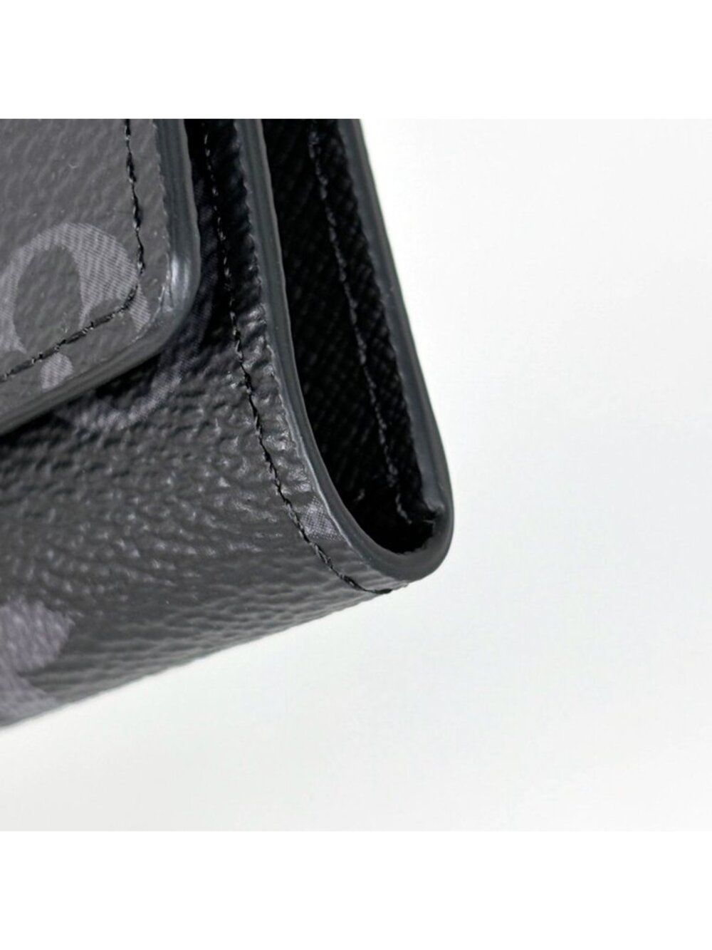 Louis Vuitton Multicles 6 Key Case Monogram Eclipse Noir Key Holder View 3
